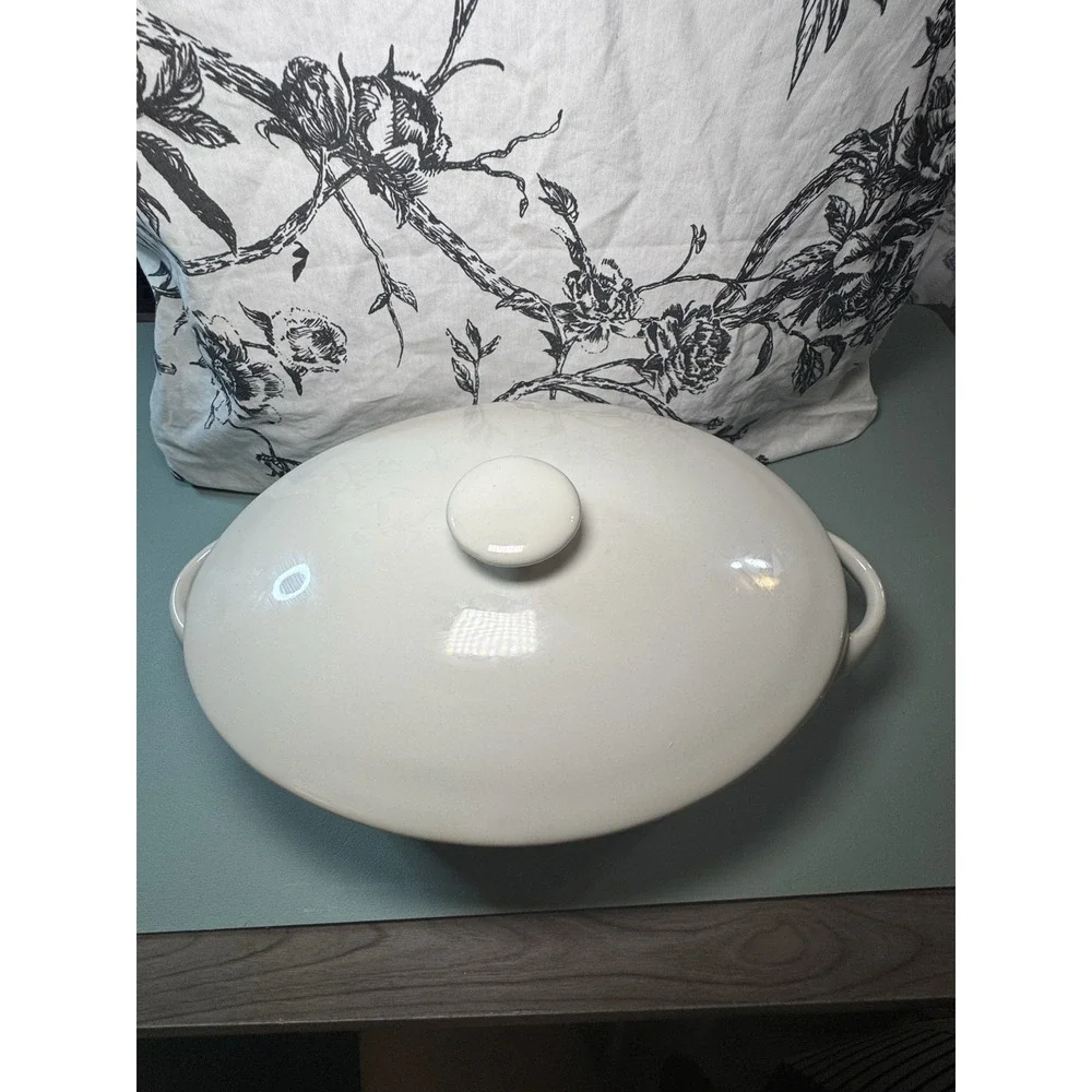 10 Strawberry Street Cream Casserole Dish with Lid & Handles Oval Glazed